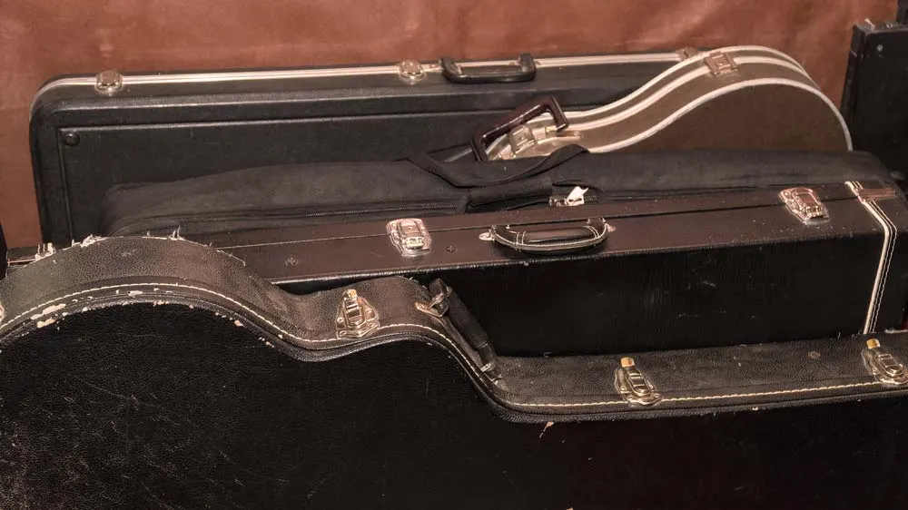 Sicher verstaute Instrumente im Tourbus